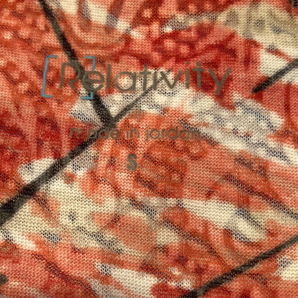 Relativity Red White Black Tan Floral V-Neck Cap Sleeve Top - Sz S - Picture 7 of 7